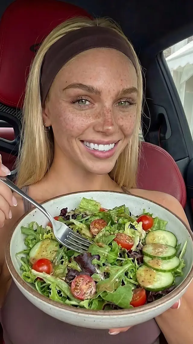 Shiny Smile Veneers