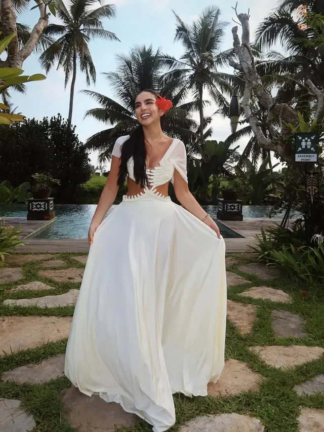 Entreaguas Wearable Art