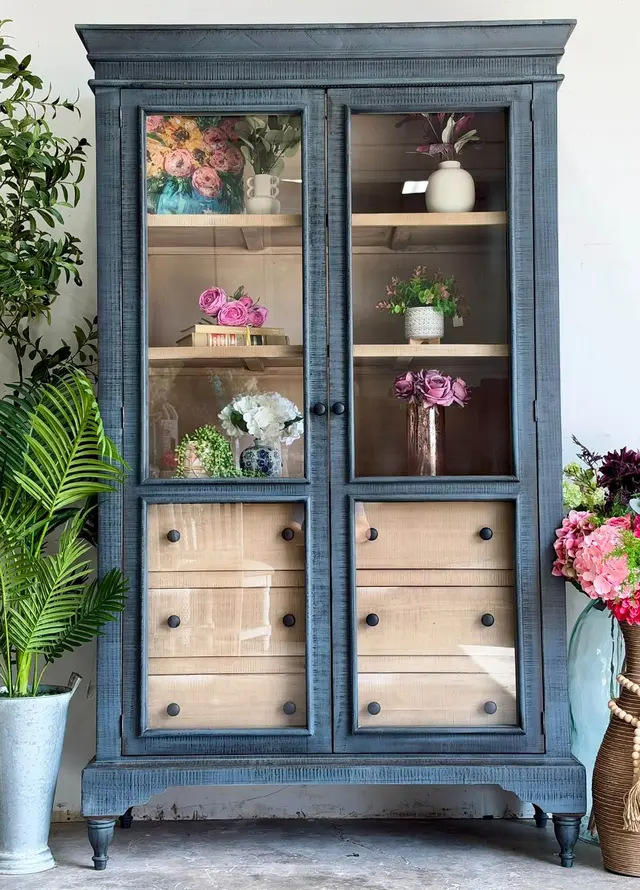 The Shabby Parlor
